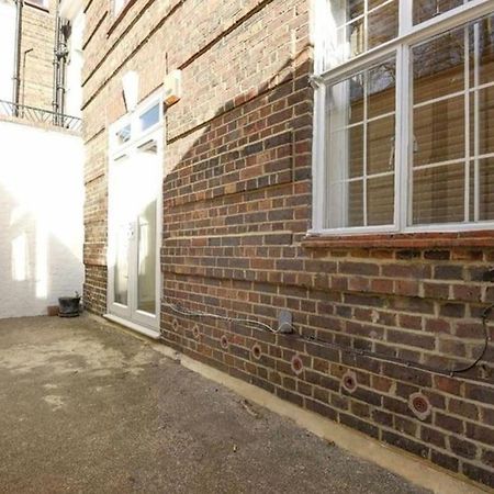 2 Bedroom Apartment Just Off Kings Road London Exterior photo